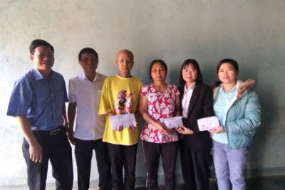 Tặng quà học sinh mắc bệnh hiểm nghèo trường TH-THCS Đắk Nông
