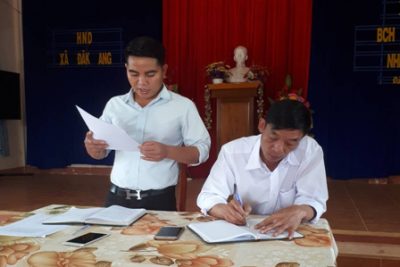 Xã Đắk Ang tổ chức Hội nghị chuyên đề về trợ giúp học sinh tới trường