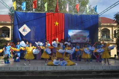 Trường Tiểu học Số 2 Thị trấn Plei Kần mít tinh kỷ niệm ngày Nhà giáo Việt nam 20/11/2017