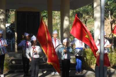 Trường Tiểu Nguyễn Bá Ngọc tổ chức viếng nhà bia tưởng niệm các anh hùng liệt sĩ