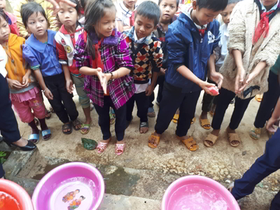 Trường tiểu học Kim Đồng phát động chiến dịch rửa tay bằng xà phòng