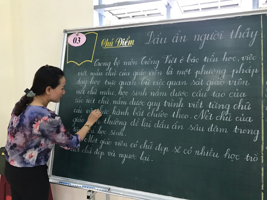 Khen thưởng 16 giáo viên và 61 học sinh đạt thành tích cao trong ngày hội “Giao lưu viết chữ đẹp”