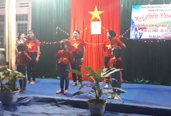 Trường Tiểu học Kim Đồng hội diễn văn nghệ chào mừng ngày Nhà giáo Việt Nam