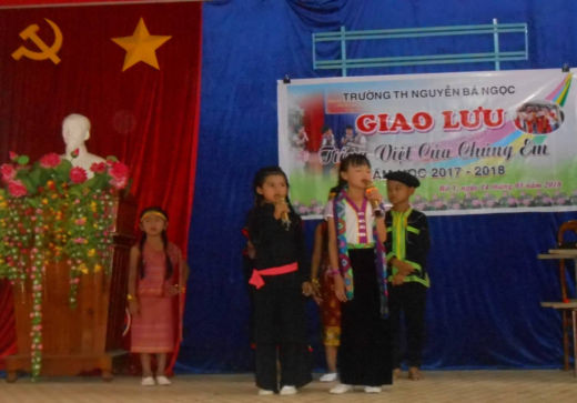 Giao lưu Tiếng Việt của chúng em dành cho học sinh dân tộc thiểu số năm học 2017-2018.