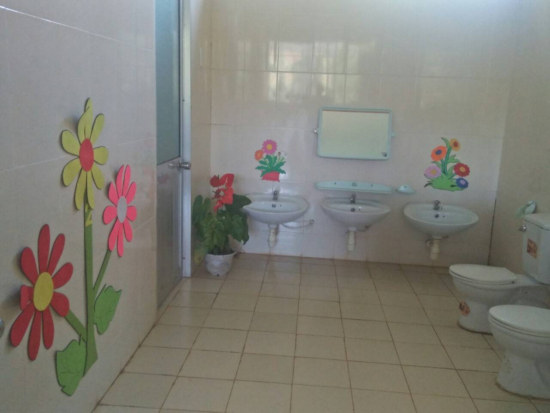 [HÌNH ẢNH] nhà vệ sinh trước và sau khi triển khai phong trào thi đua “xây dựng nhà vệ sinh thân thiện  trong trường học” (Phần 1)