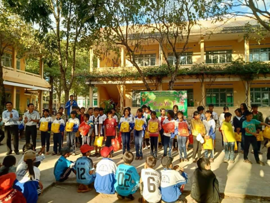 Chương trình “Xuân yêu thương” hướng đến học sinh có hoàn cảnh khó khăn trong  dịp Tết Nguyên đán Kỷ Hợi năm 2019