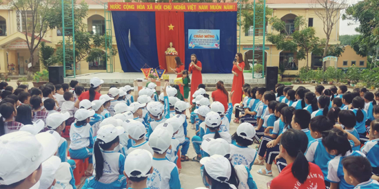 Học sinh Trường Mầm non Hoa Hồng tham quan trường tiểu học
