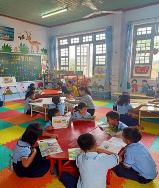 Thư viện thân thiện Trường TH ĐăkAng hướng đến xây dựng thói quen đọc sách cho học sinh vùng khó khăn