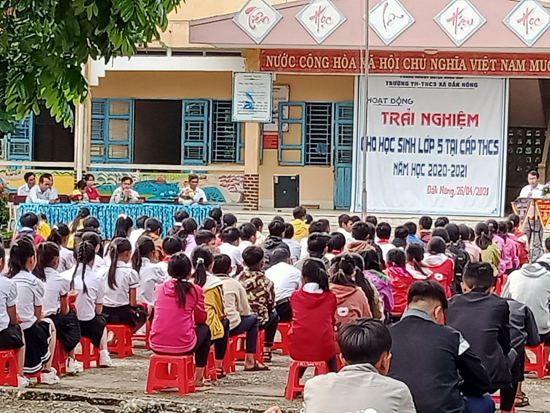 Trường TH-THCS Đắk Nông tổ chức hoạt động trải nghiệm cho học sinh lớp 5
