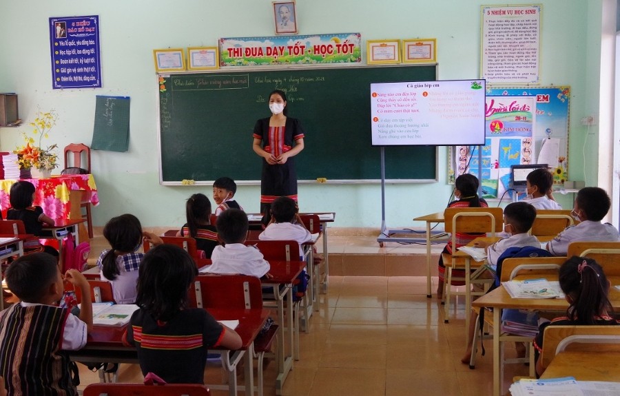 Chương trình “Nâng bước em đến trường” và “Con nuôi đồn Biên phòng” chắp cánh ước mơ cho học sinh nghèo huyện Ngọc Hồi
