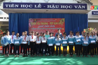 Tết đủ đầy cho học sinh vùng đặc biệt khó khăn huyện Ngọc Hồi, tỉnh Kon Tum