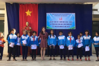 “Ngày hội bánh chưng xanh” và tặng quà cho học sinh có hoàn cảnh khó khăn  dịp Tết Kỷ Hợi 2019