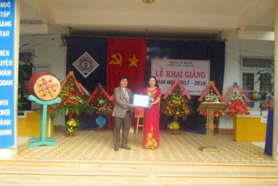 Chùm ảnh học sinh tiểu học huyện Ngọc Hồi khai nô nức khai giảng năm học mới 2017-2018