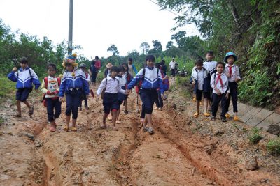 Học sinh tỉnh Kon Tum đi học lại từ ngày 27/4