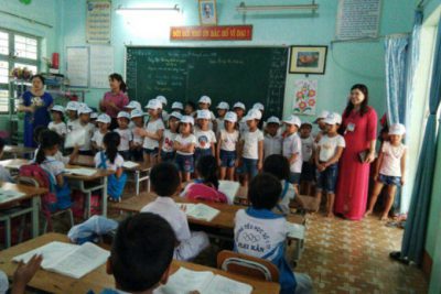 Trường MN Bình Minh tổ chức cho trẻ tham quan thực tế trường tiểu học